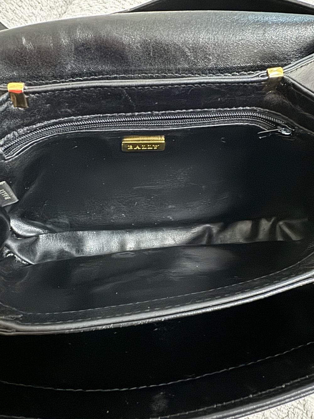 Bally Vintage Black Leather Crossbody Foldover Three Pockets Late 80s-mid 90s - Picture 8 of 16